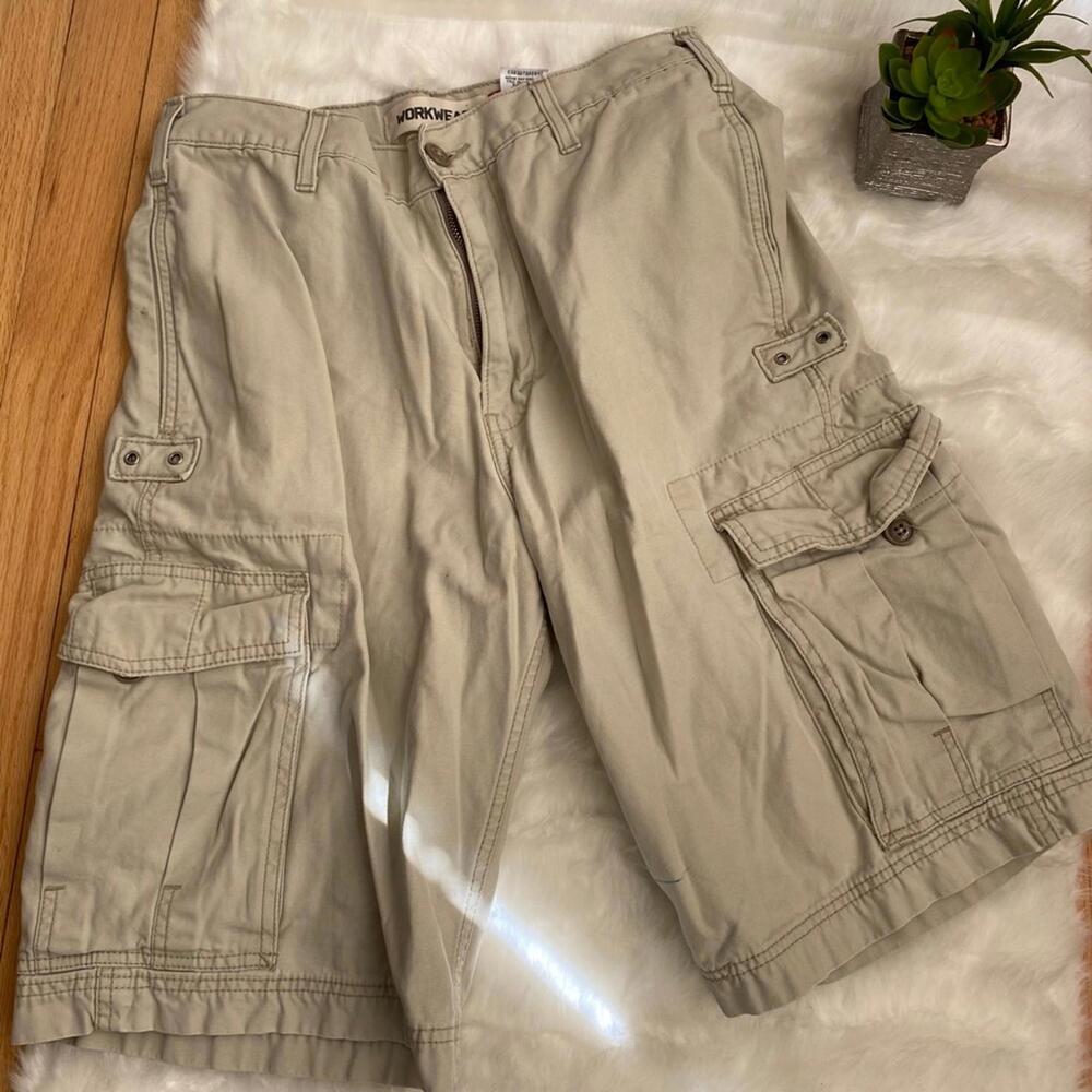 Levi's Men's Khaki Cargo Shorts with Multiple Pockets